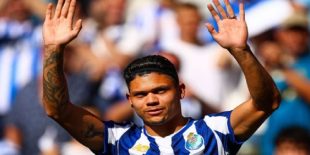 tim-hieu-cau-thu-evanilson