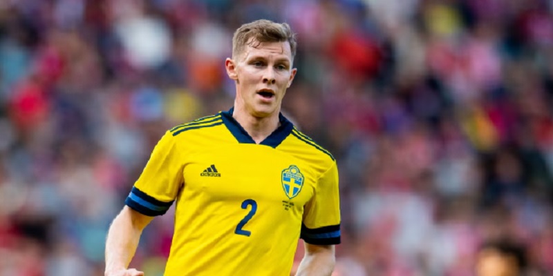 thong-tin-cau-thu-emil-krafth-2